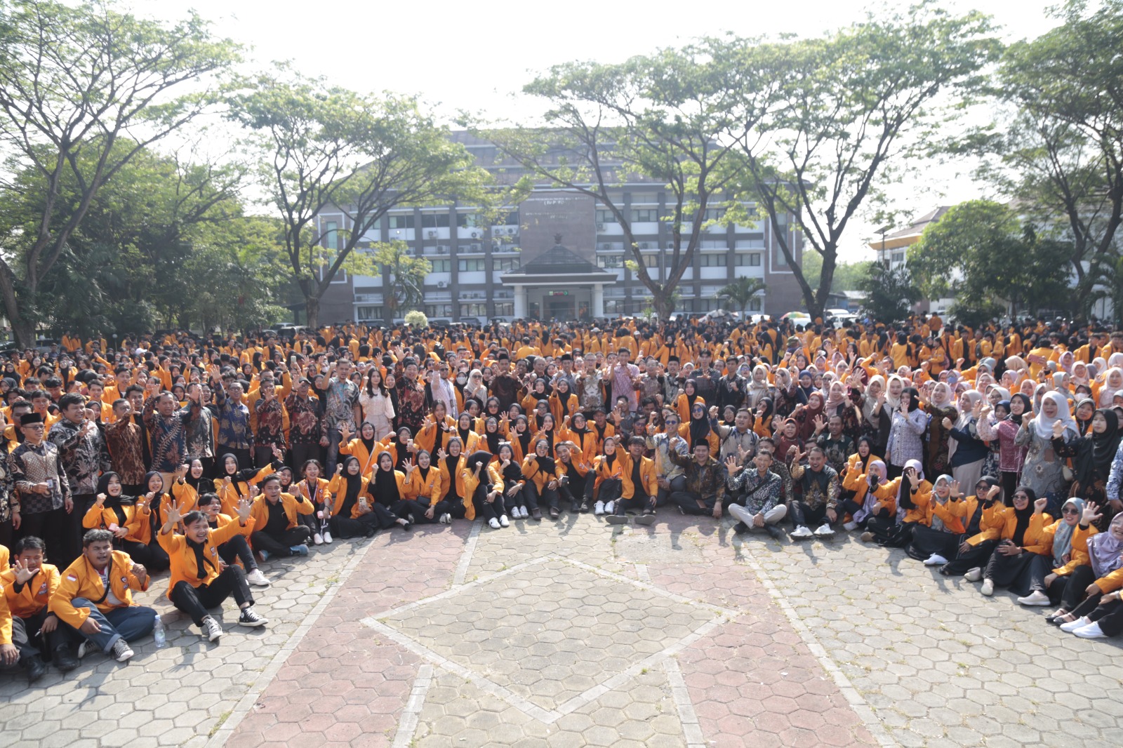 Universitas Primagraha Lepas Ribuan Mahasiswa KKM, Perkuat Sinergi dengan Pemerintah Kota Serang - biem.co